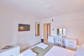 Zinbad Hotel