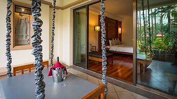 Angkor Miracle Reflection Club