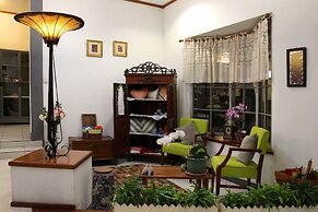 Rumah Asri Bed And Breakfast