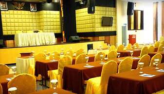 Hotel Oval Surabaya