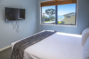 Waves Motel