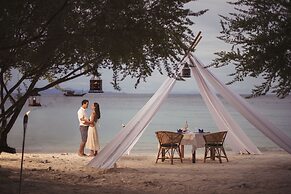 Beach Club by Haad Tien