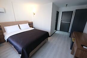 Üstün Otel Alsancak