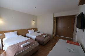Üstün Otel Alsancak
