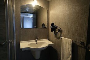Üstün Otel Alsancak
