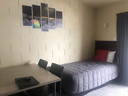 Thornton Lodge Motel