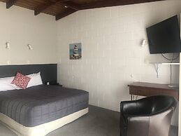 Thornton Lodge Motel