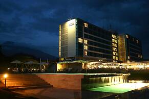 Mount Meru Hotel