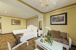 Chalcedony Grand Hotel