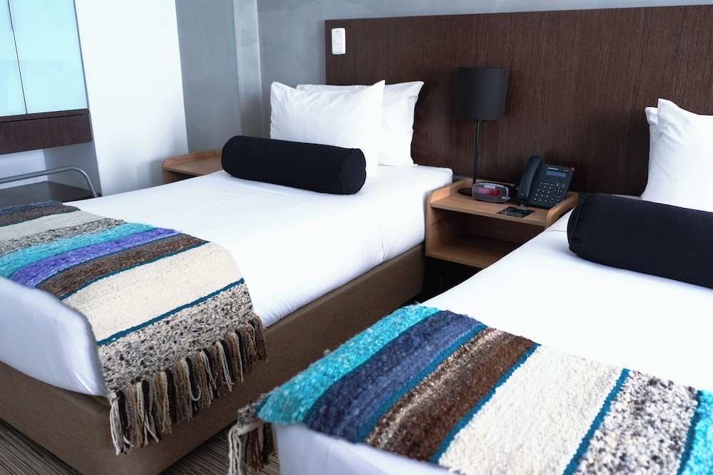 Hotel DC Feria