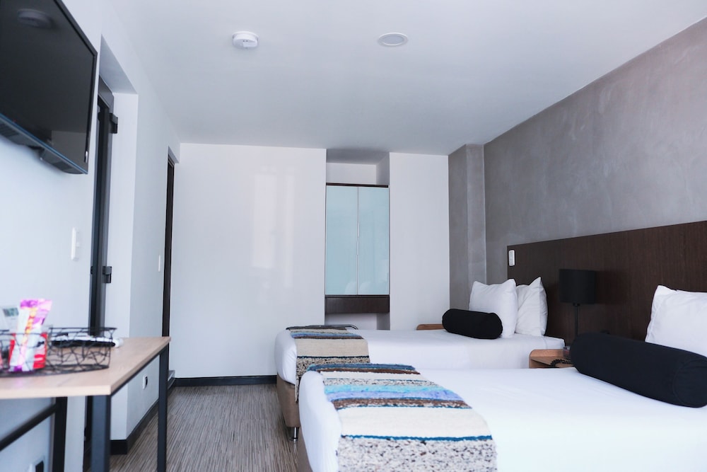 Hotel DC Feria