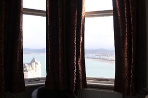 Headlands Hotel
