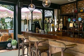 High Corner Inn