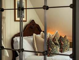 High Corner Inn