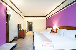 YoHo Beach Resort