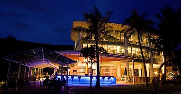YoHo Beach Resort