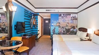 YoHo Beach Resort