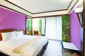 YoHo Beach Resort