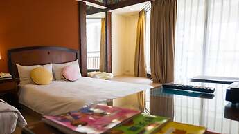 YoHo Beach Resort