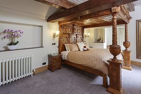 The Saddleworth Hotel