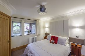 The Saddleworth Hotel