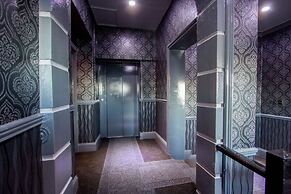 The Carlton Hotel