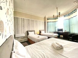 The Carlton Hotel