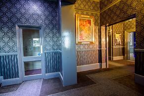 The Carlton Hotel