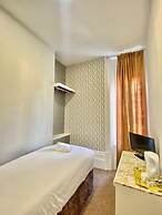 The Carlton Hotel