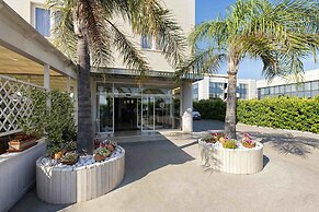 Simon Hotel