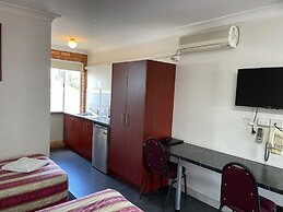 Homestead Motel