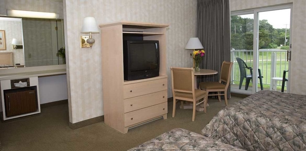 Winnapaug Inn