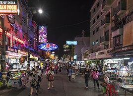 RakYim Siam - Sukhumvit 15