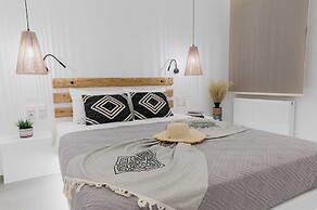 Petros Studios & Suites
