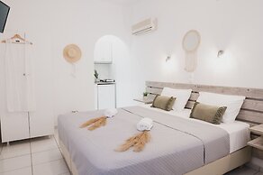 Petros Studios & Suites