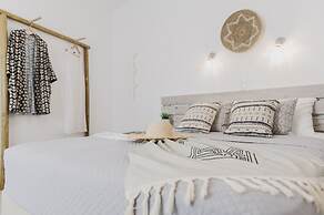 Petros Studios & Suites