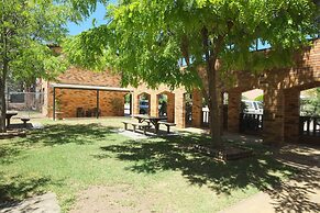 Maclin Lodge Motel
