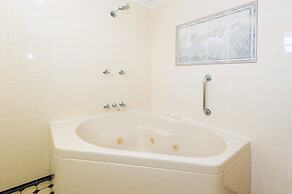 Mid City Motor Inn