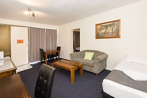 Mid City Motor Inn