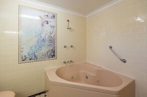 Mid City Motor Inn