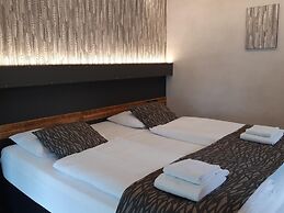 RAVEL Hotel Cyrano