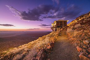Moon Mountain Lodge