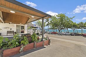 Beach House Motel