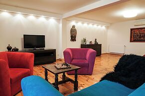 Home & Travel Apartments