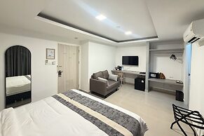 UTD 8 Hotel & Residence