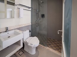 Alron Hotel Kuta Powered by Archipelago