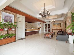 Alron Hotel Kuta Powered by Archipelago