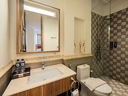 Alron Hotel Kuta Powered by Archipelago