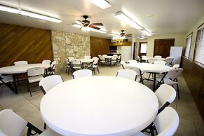 Peach Tree Inn & Suites