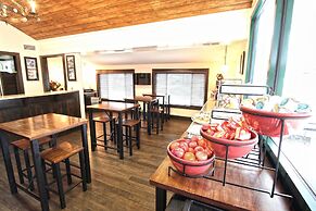 Peach Tree Inn & Suites